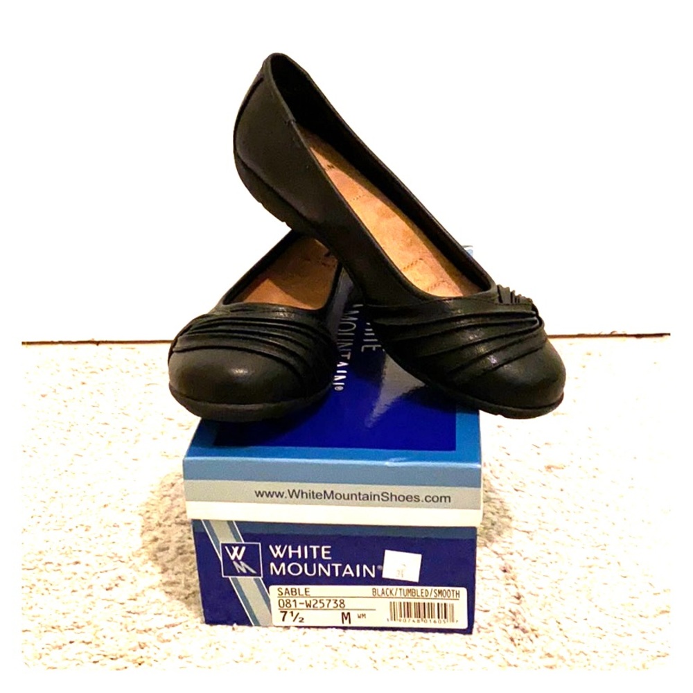 Brand New Black Flats!